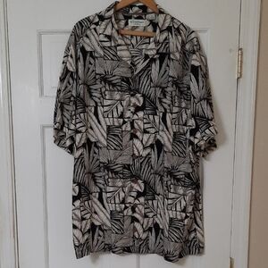 Roundtree & Yorke Men's Black and White Leaf Print Shirt